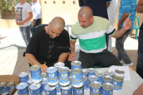 بالصور: جمعية يافا للاغاثة الانسانية توزّع عشرات الحصالات الرمضانية في مساجد المدينة 